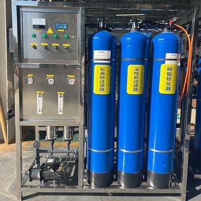 محطة التناضح العكسي من PVC 0.5 طن أحادية القطب مع ثلاثة خزانات للمساحات الصغيرة