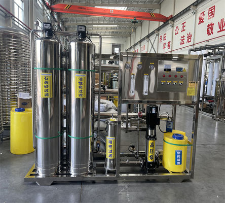 آلات معالجة وتنقية المياه النقية بتقنية التناضح العكسي والمياه المعدنية